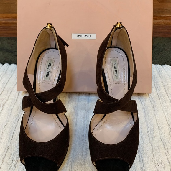 High end shoes.  Size 8’s. Perfect condition. - Picture 5 of 16